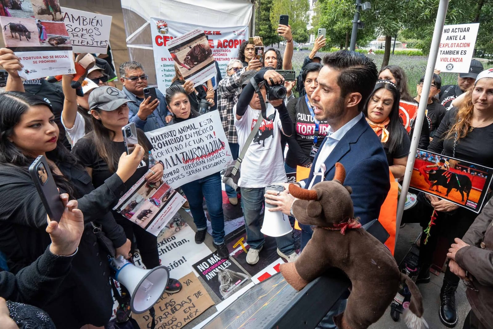 couttolenc-apoyara-la-propuesta-ciudadana-de-abolir-las-corridas-de-toros-en-edomex