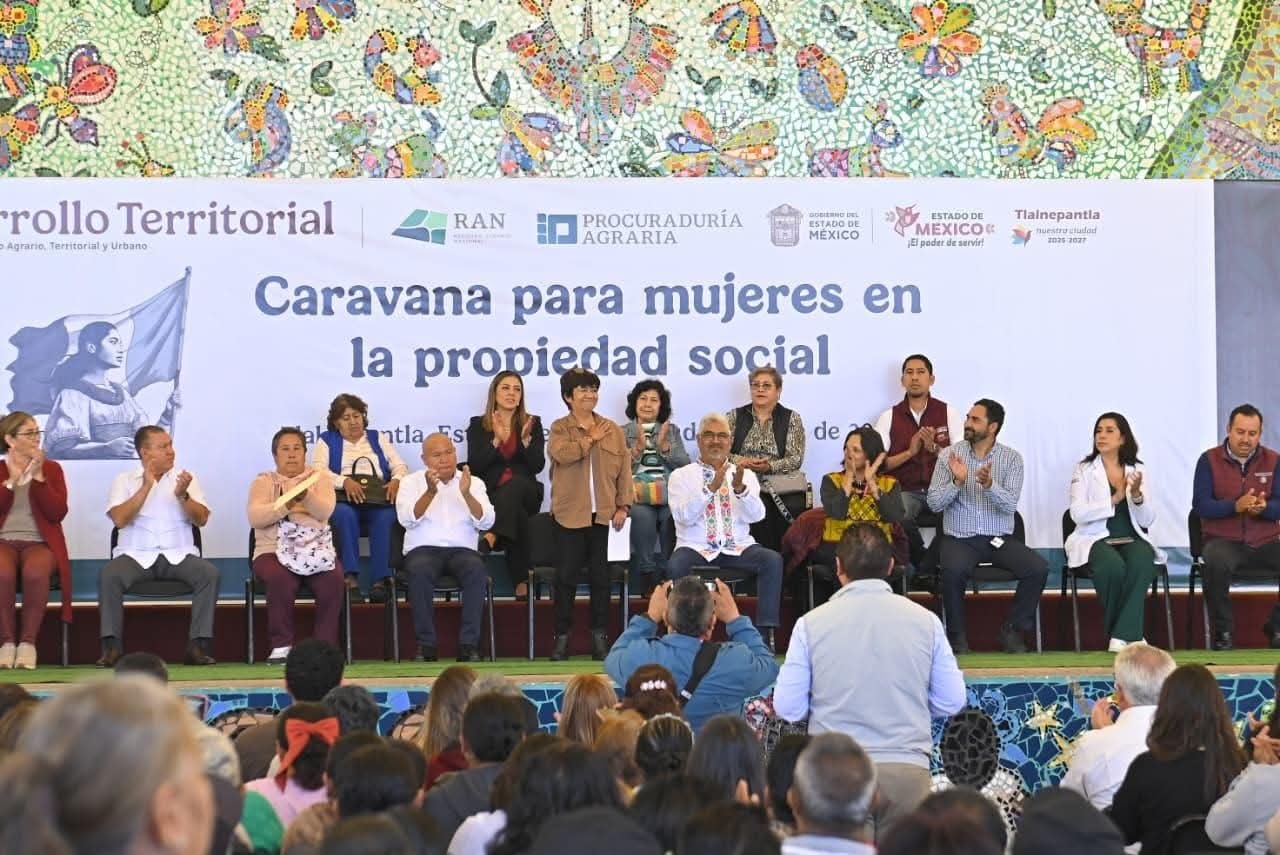 Patrimonio  seguro a 460  mujeres de  Tlalnepantla,  reciben títulos  de propiedad  y certificados  parcelarios