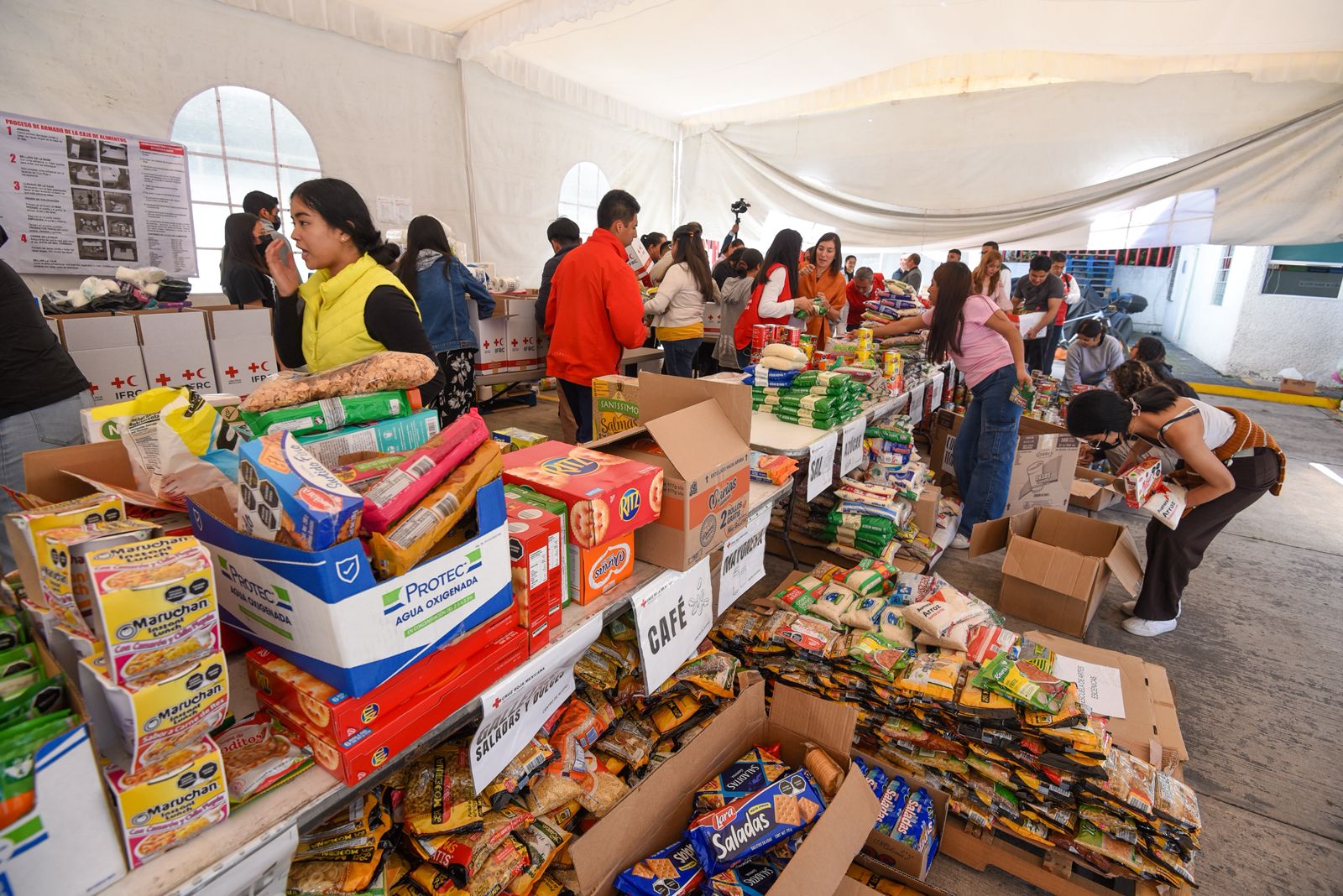 Recolecta la  Cruz Roja en  Edomex 26  toneladas de   víveres para  damnificados  de 5 estados