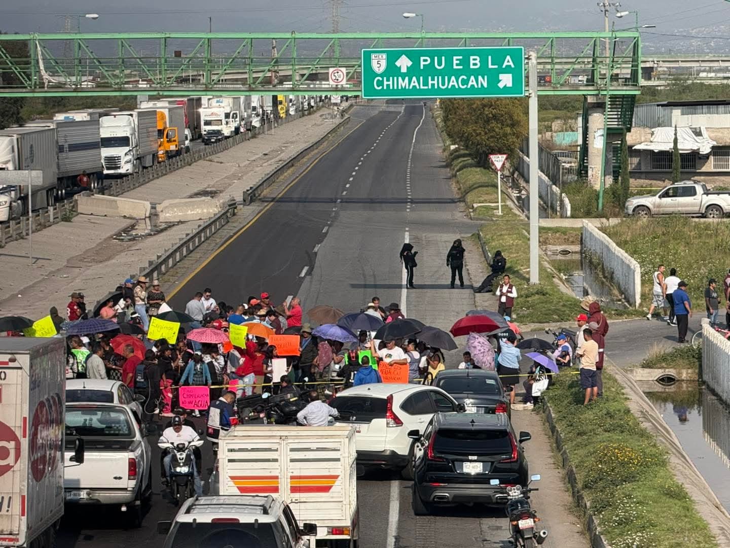 bloquean-el-cem-para-exigir-agua-en-chimalhuacan-autoridades-acceden-al-dialogo-con-inconformes