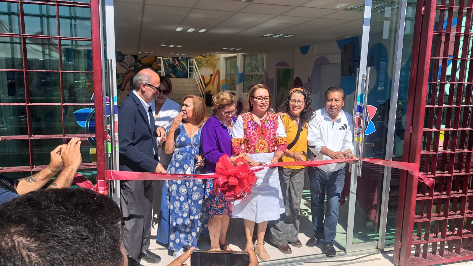 Azucena Cisneros inaugura la primera Casa del Adolescente