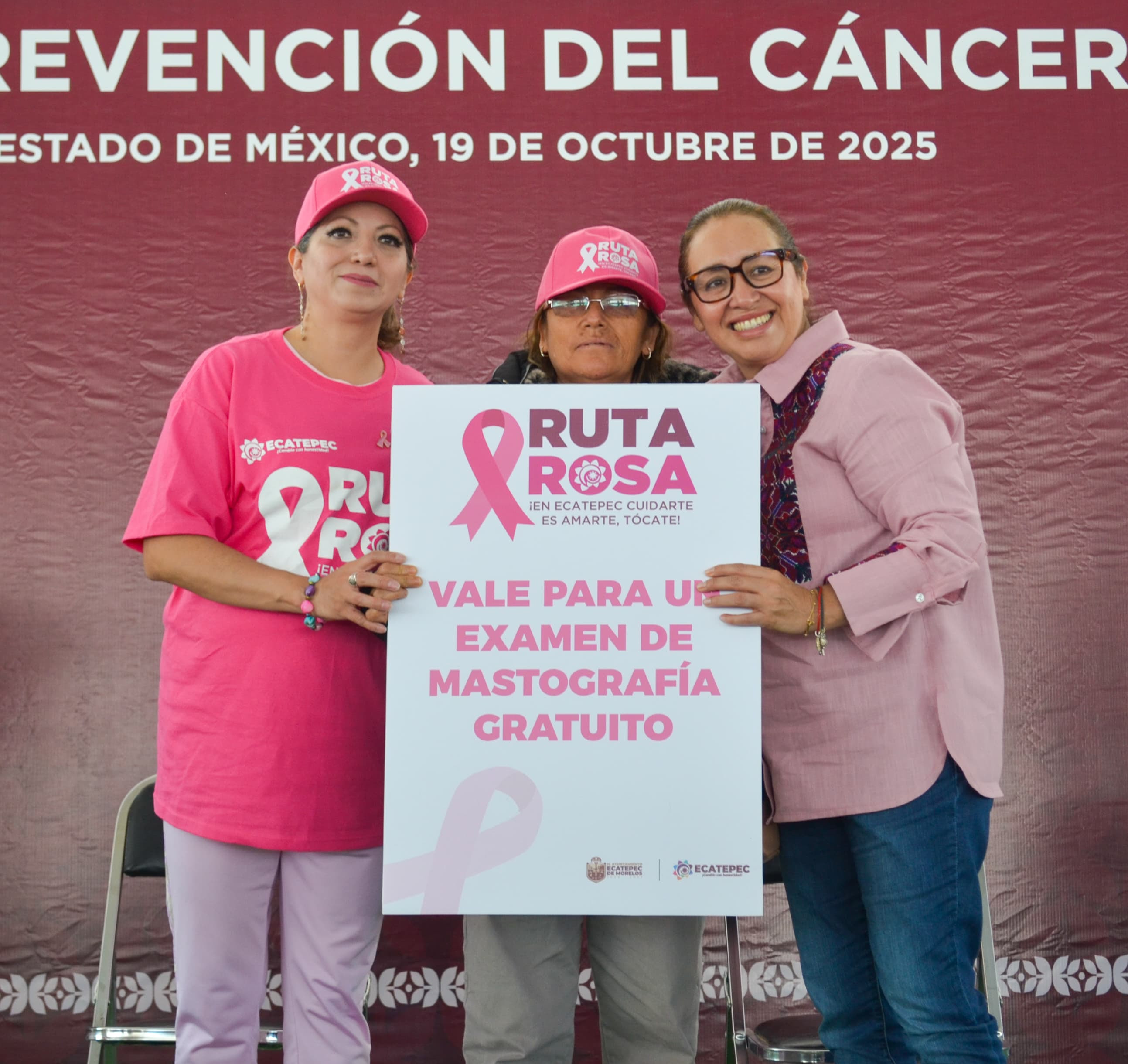 Ecatepec se  pinta de rosa  en caminata  para prevenir  el cáncer de  mama
