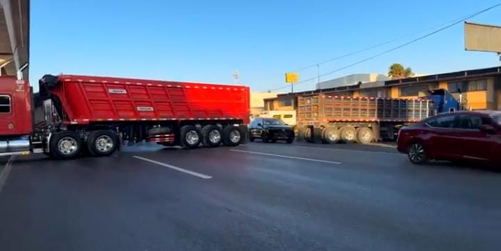 transportistas-bloquean-la-mexicotoluca-con-direccion-a-cdmx