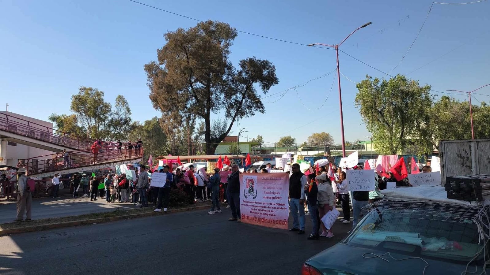 Cerrada la carretera federal México-Puebla por manifestantes