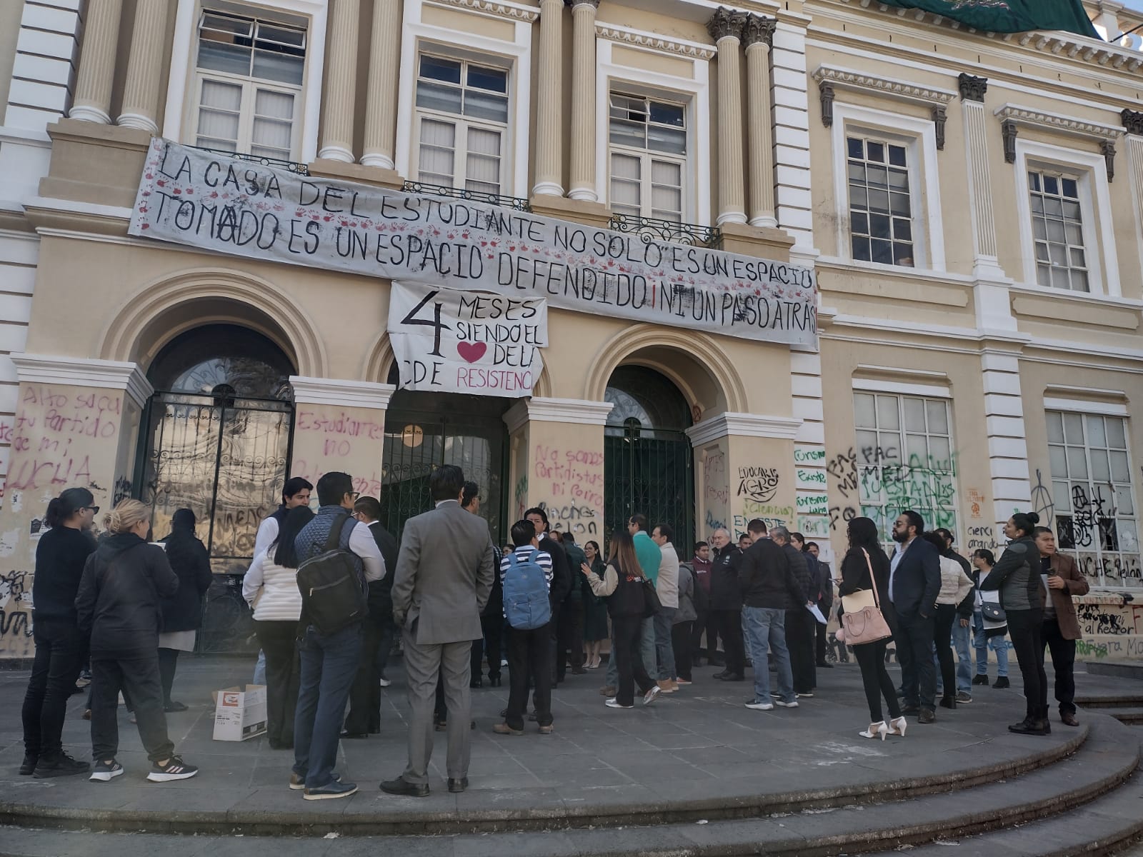 Se mantiene  diálogo entre  autoridades  de la UAEM  y paristas  para acordar  la entrega  del edificio  de rectoría