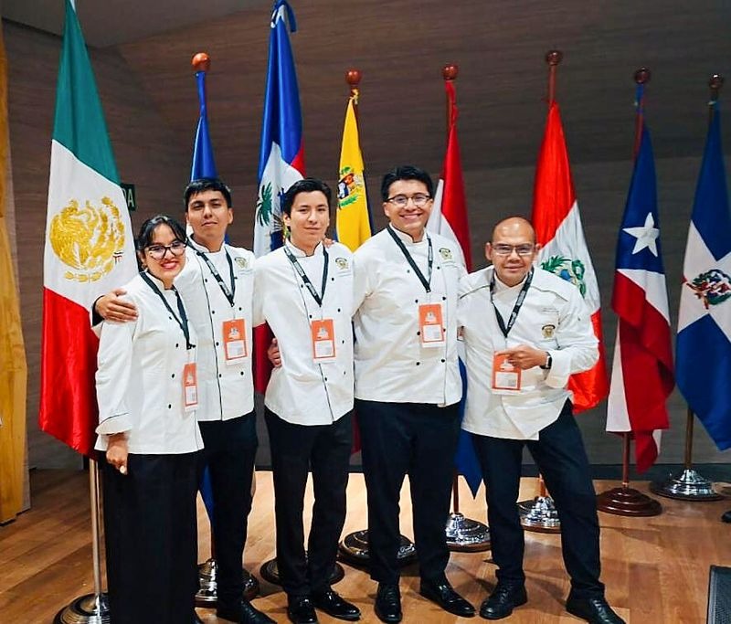 Ganan concurso  internacional  estudiantes  de la UAEM   en Colombia  con proyecto  turístico-  gastronómico