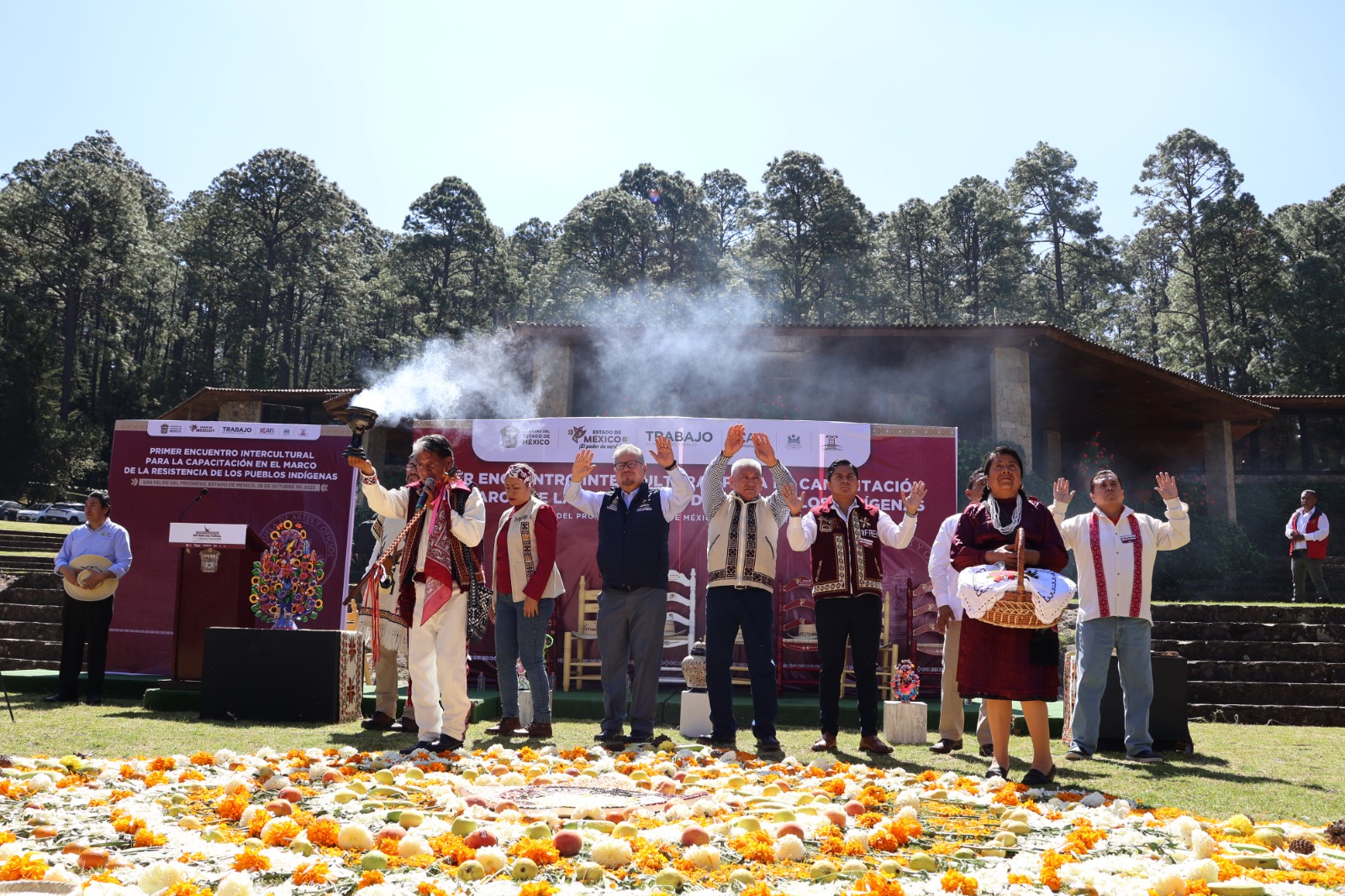 Con promoción  comercial y  capacitación  refuerzan las  actividades  artesanales  de indígenas  mexiquenses