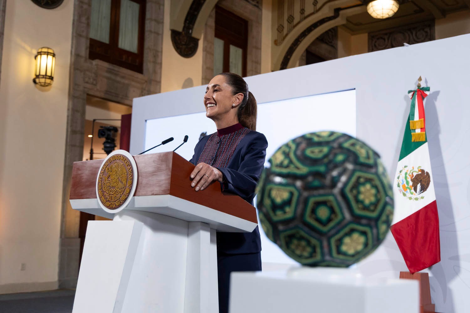 Se mantendrá en 910 pesos el costo de la canasta básica tras acuerdo entre Claudia Sheinbaum y comercios