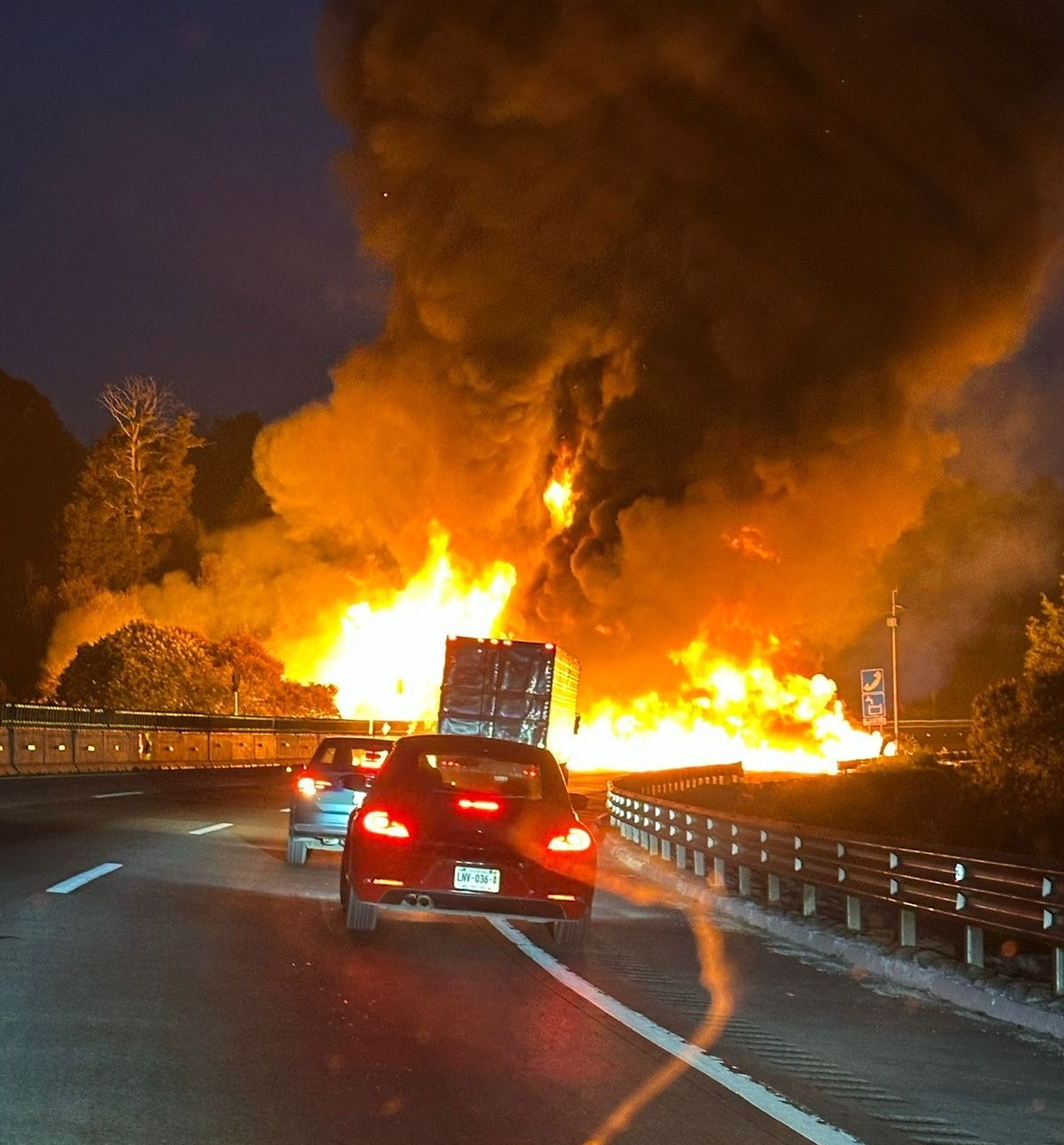 cerrada-la-autopista-mexicopuebla-por-incendio-de-pipa-cargada-de-combustible