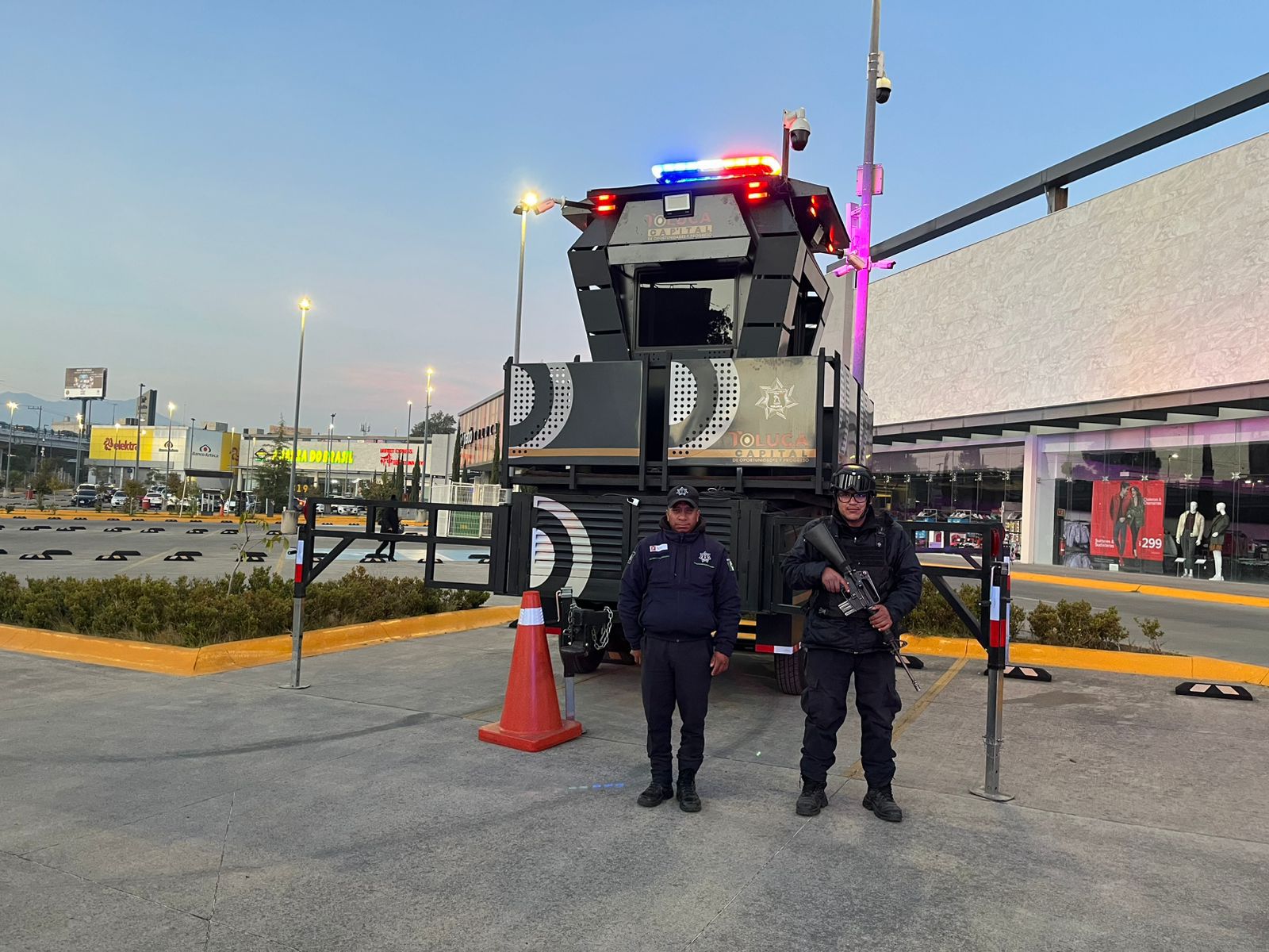 despliegan-900-elementos-policiales-para-resguardar-la-seguridad-durante-buen-fin-en-toluca