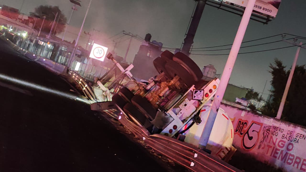 vuelca-pipa-cargada-de-hipoclorito-en-la-mexicopachuca