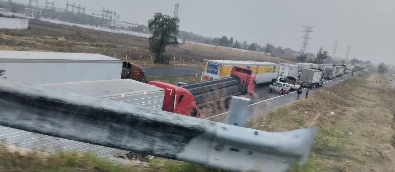 Accidente en la México-Pirámides deja una persona sin vida