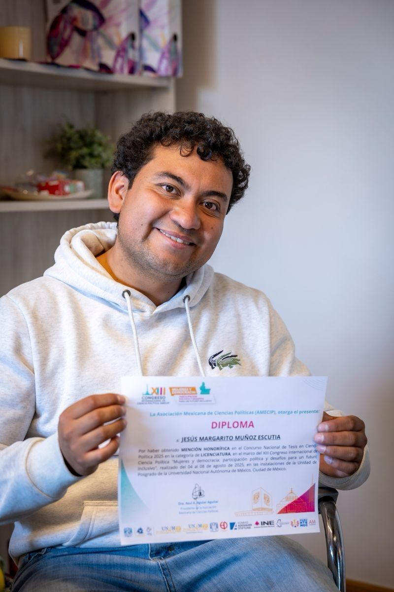 logra-mencion-honorifica-a-nivel-nacional-egresado-de-humanidades-de-uaem-con-tesis-sobre-filosofia-politica