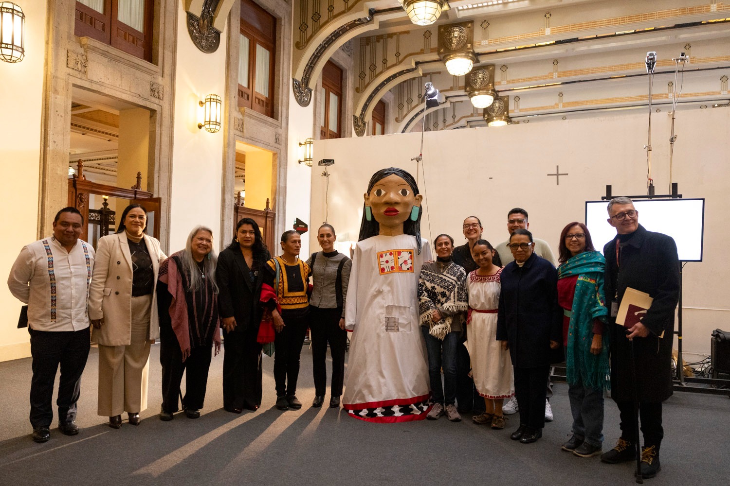 las-mujeres-indigenas-son-la-raiz-de-mexico-sheinbaum-pugna-por-erradicar-la-discriminacion