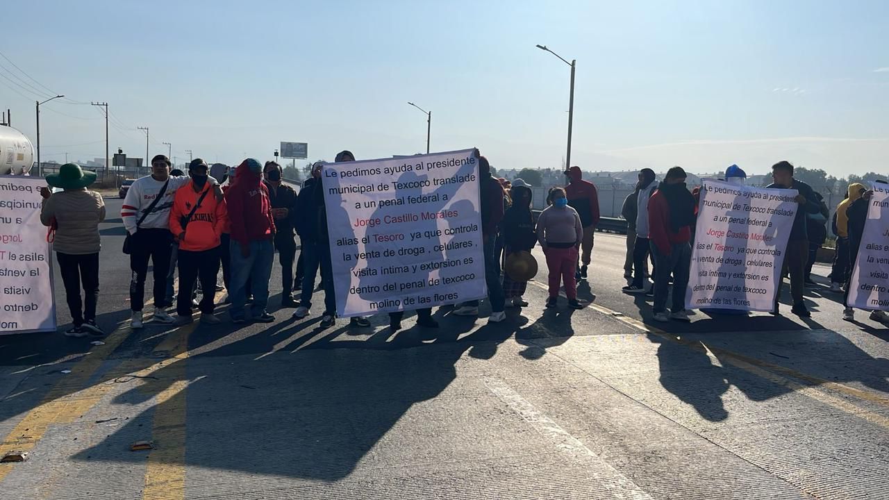 Tráfico intenso en el Circuito Exterior Mexiquense por bloqueo