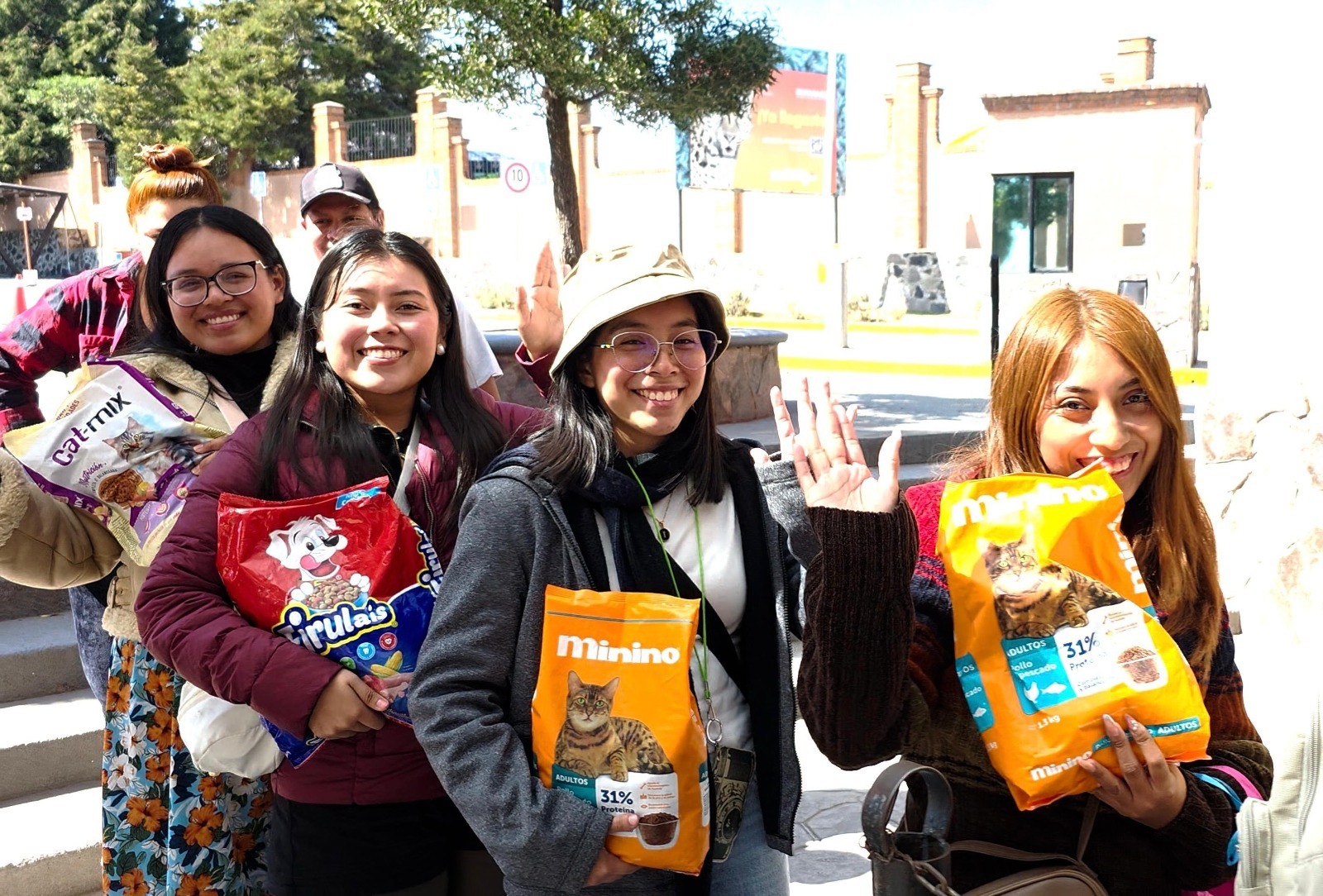 pases-gratis-a-zacango-con-ayuda-para-michis-y-lomitos