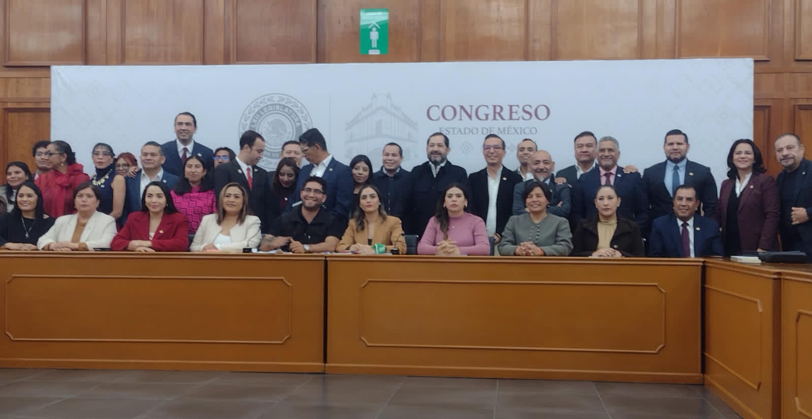 jovenes-iran-al-zocalo-en-respaldo-a-sheinbaum