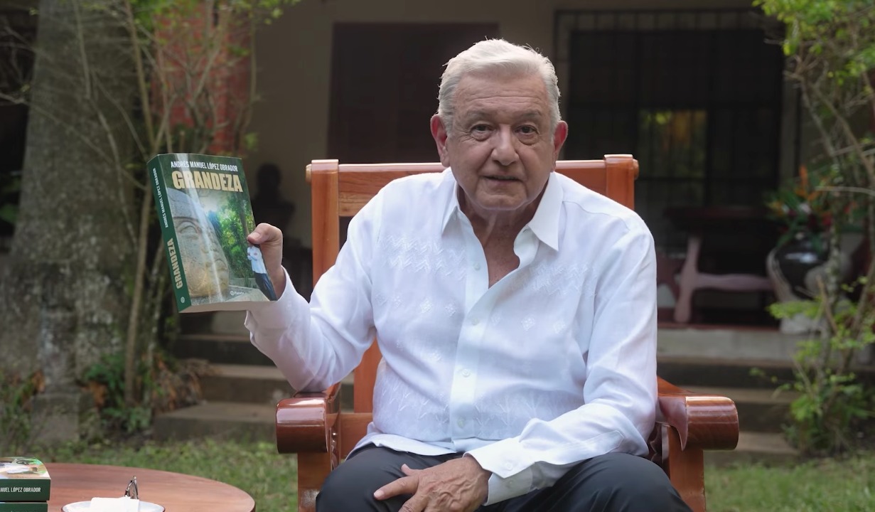 Reaparece AMLO con Grandeza; no descarta regresar a las calles