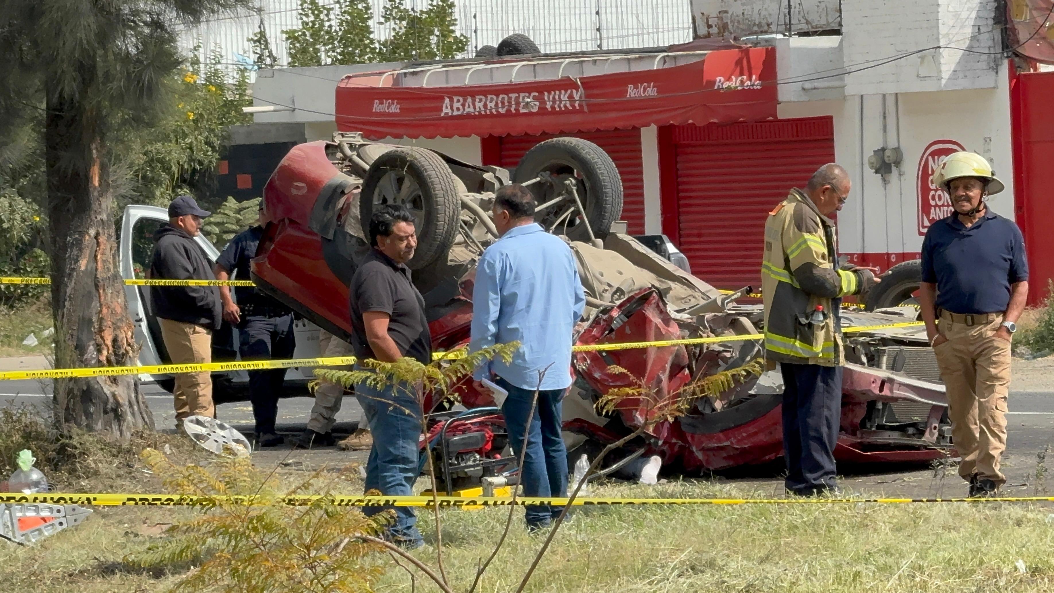 Volcadura de auto deja una personas sin vida y tres lesionados en la Lechería-Texcoco