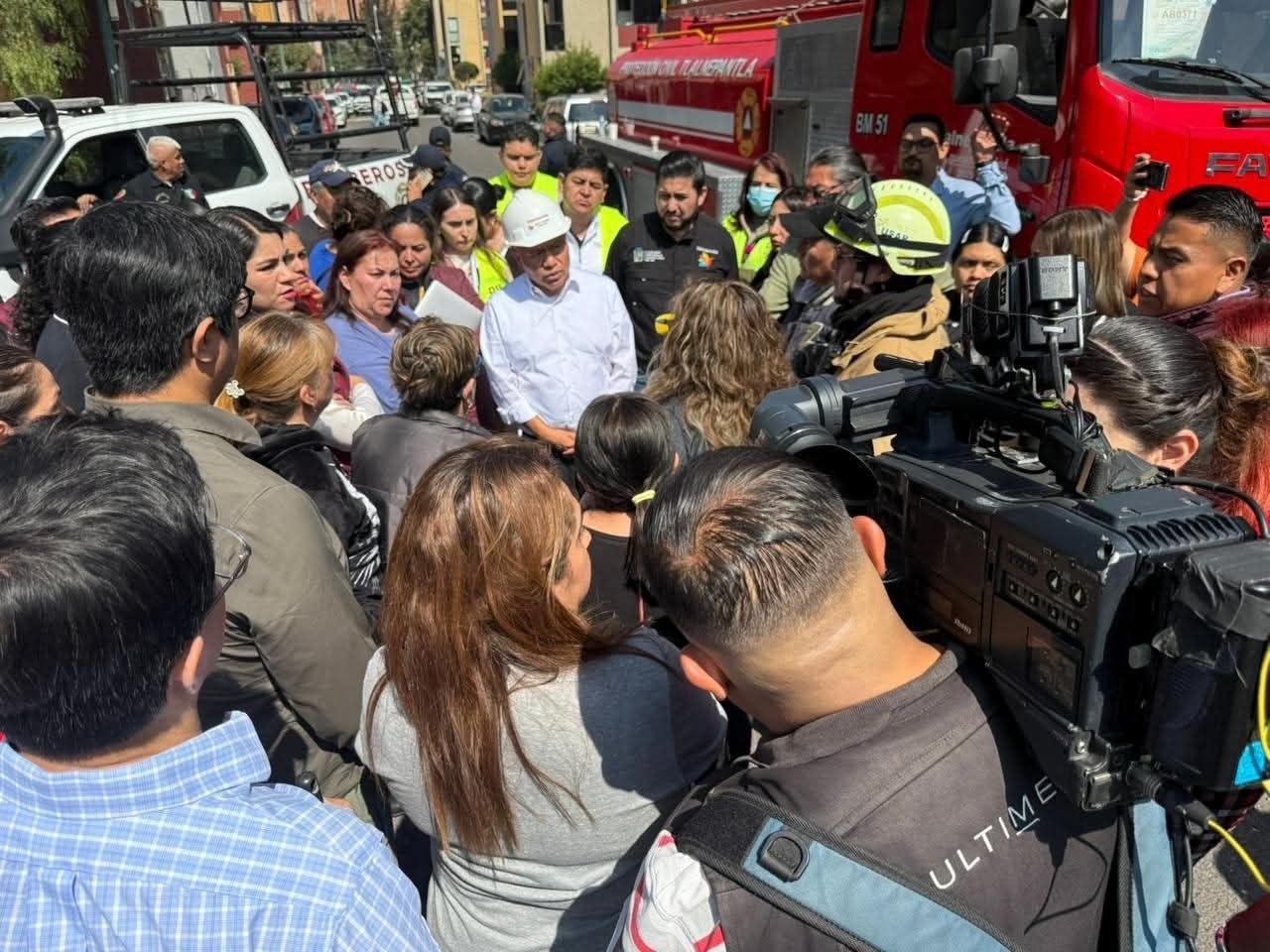 raciel-perez-constata-la-atencion-en-zona-afectada-por-explosion-de-gas-en-tlalnepantla