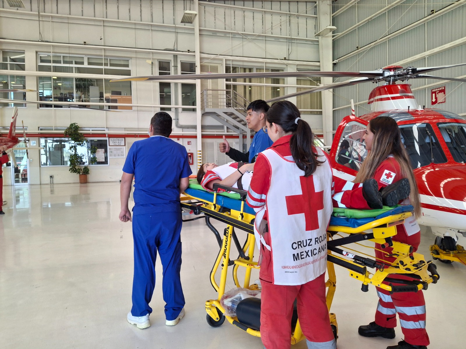 Relámpagos  capacitan a  personal de  la Cruz Roja   en rescates  aeromédicos