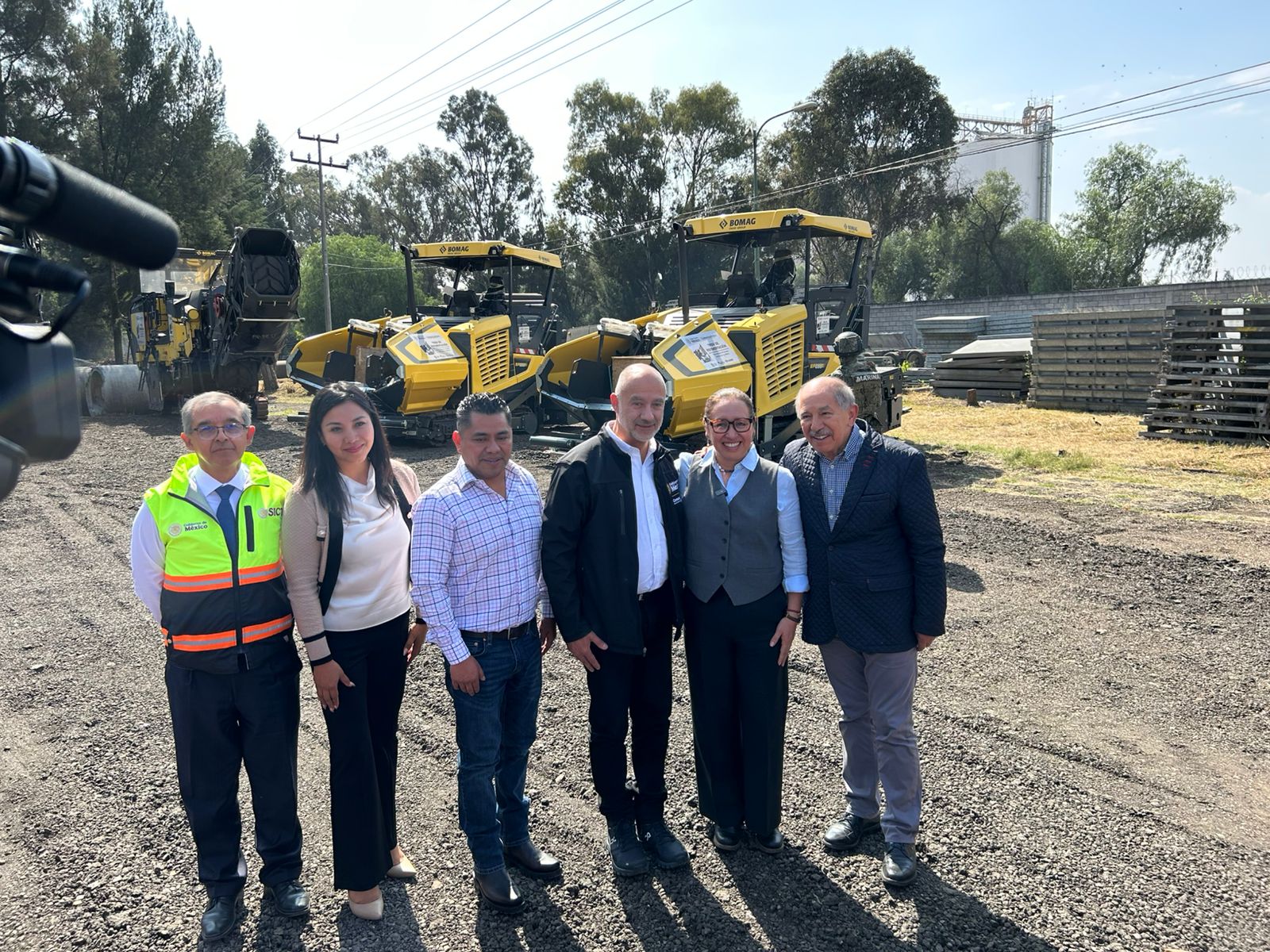 gobierno-de-sheinbaum-dota-con-trenes-de-pavimentacion-a-3-municipios-mexiquenses