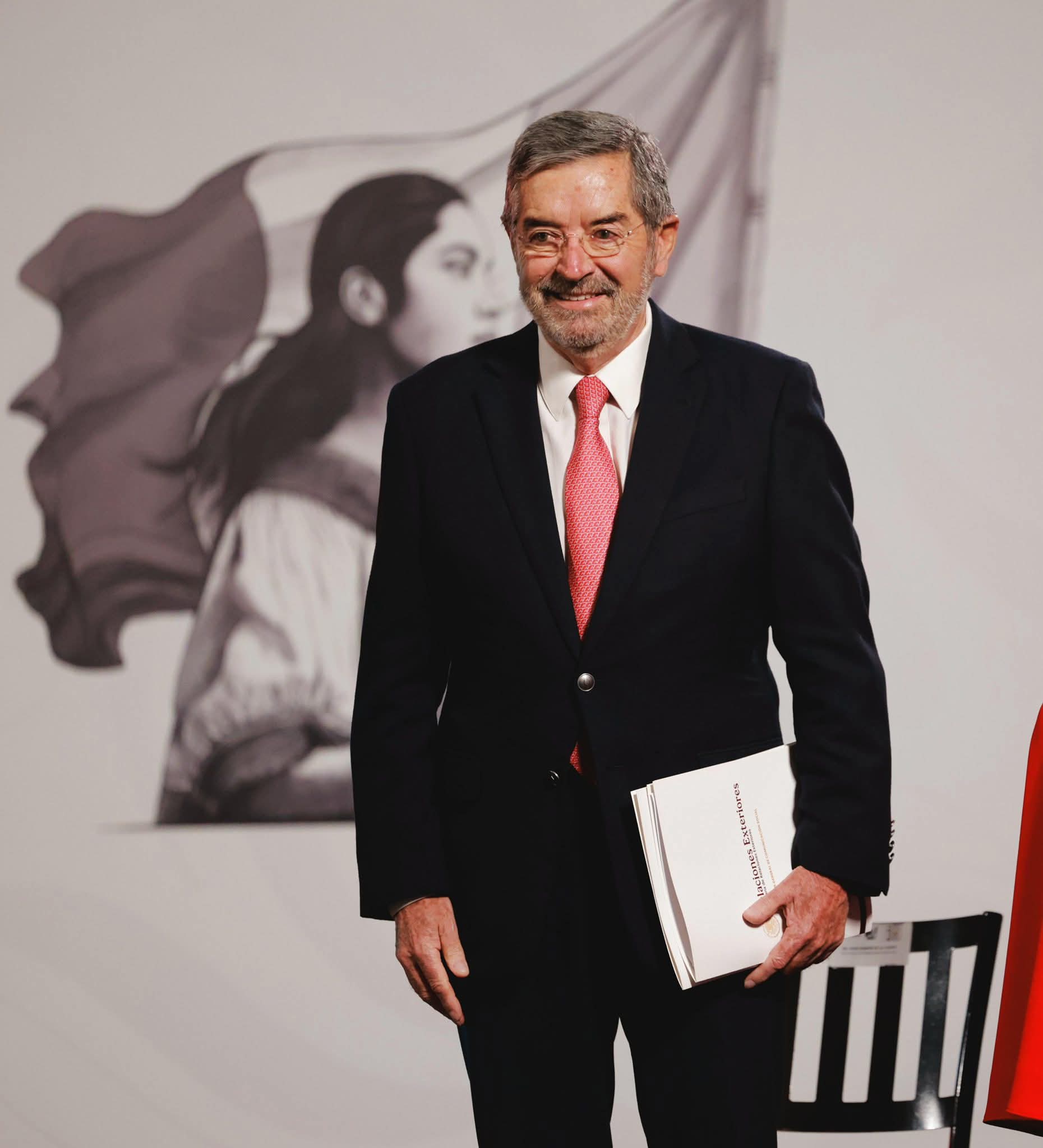 Toma licencia  Juan Ramón   de la Fuente  en la SRE por  intervención  quirúrgica