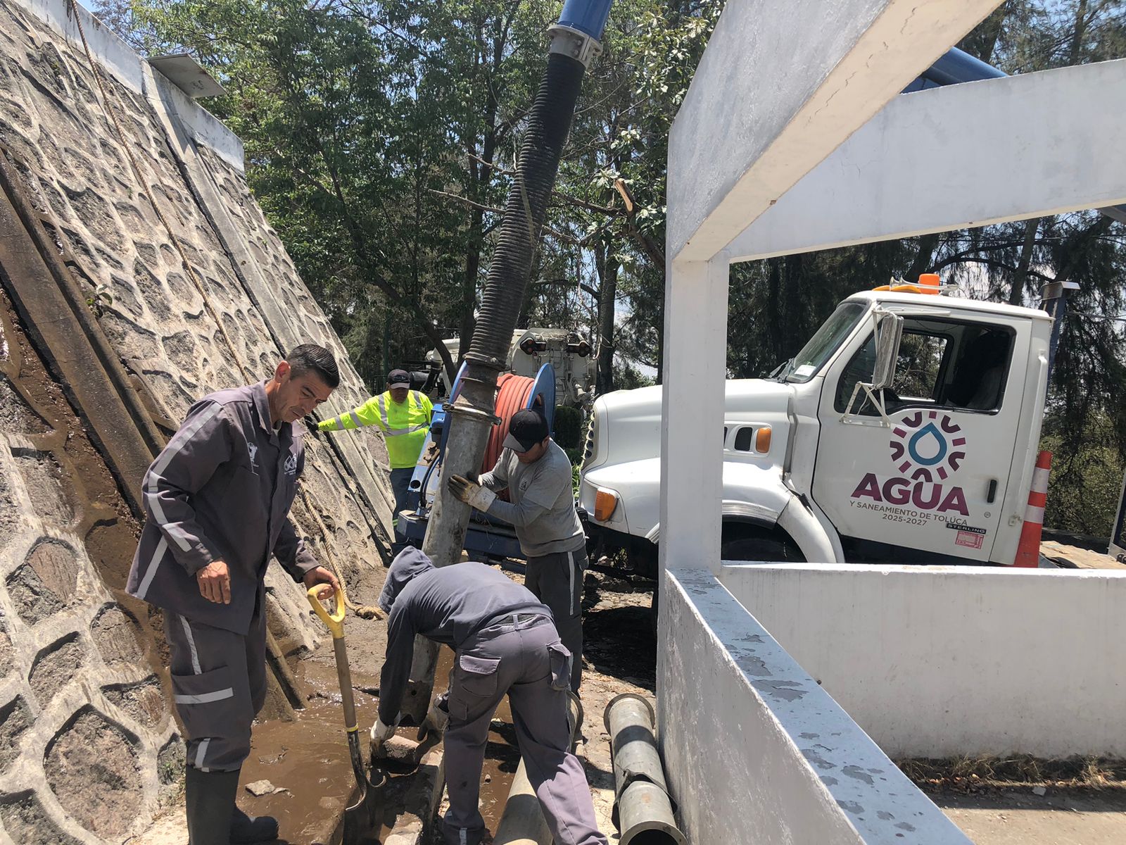 Suspenderán  suministro de   agua en zonas  aledañas al  Calvario de  Toluca por  rehabilitación  de un tanque
