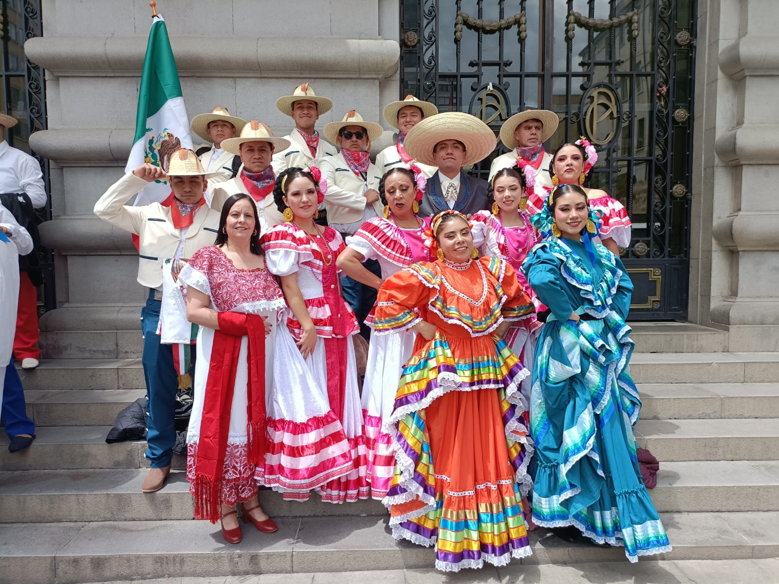 Triunfa en Bolivia el grupo de danza de Escuela de Bellas Artes de Jilotepec