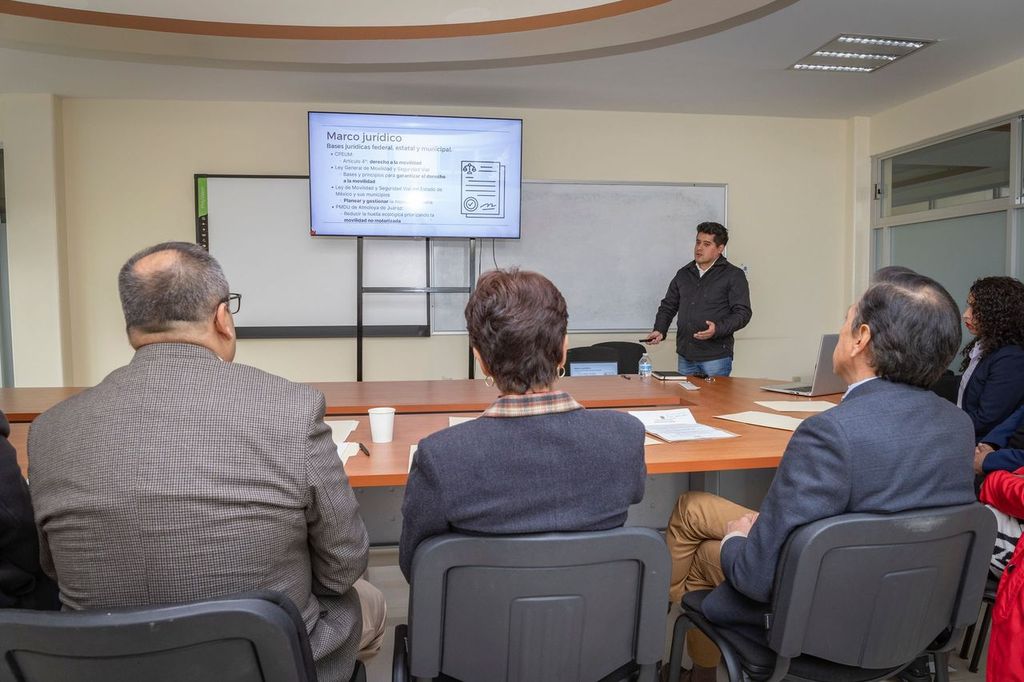 uaemex-realizo-la-expo-2025-de-su-maestria-en-movilidad-y-transporte-que-impulsa-proyectos-de-movilidad-sustentable