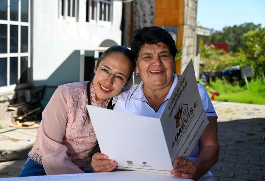 Gobernadora Delfina Gómez entrega más de 9 mil 700 títulos de propiedad y posesión