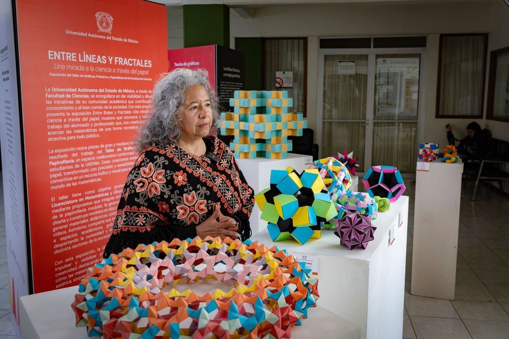 ‘Entre líneas y fractales’: la Facultad de Ciencias de la UAEMéx exhibe 21 obras de papiroflexia que unen arte y matemáticas