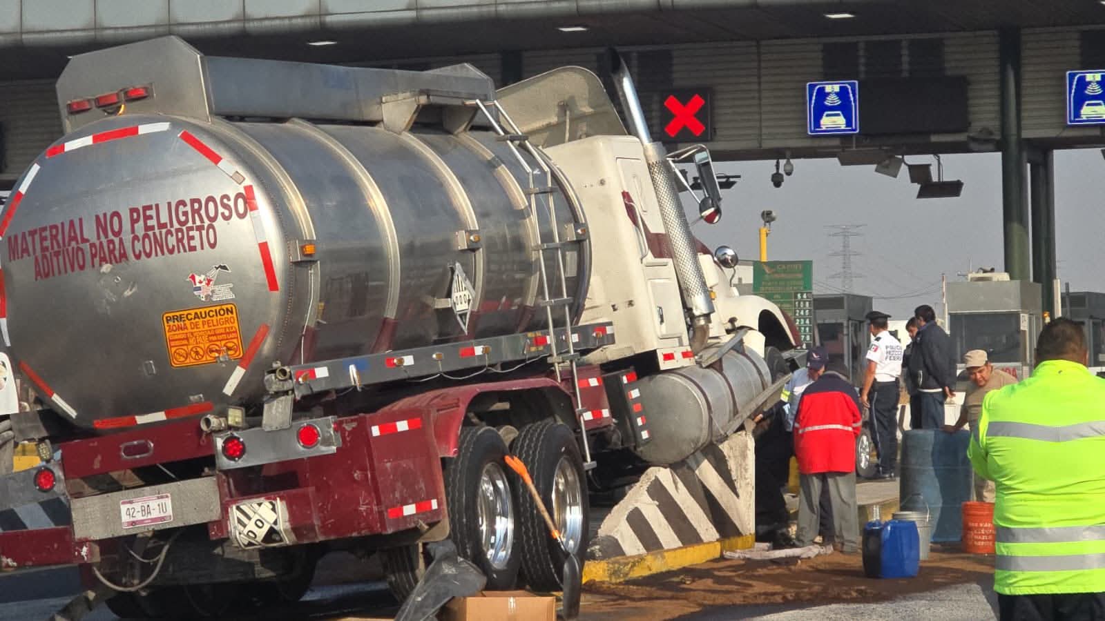 choque-de-pipa-contra-caseta-moviliza-a-los-servicios-de-emergencias-en-tepotzotlan