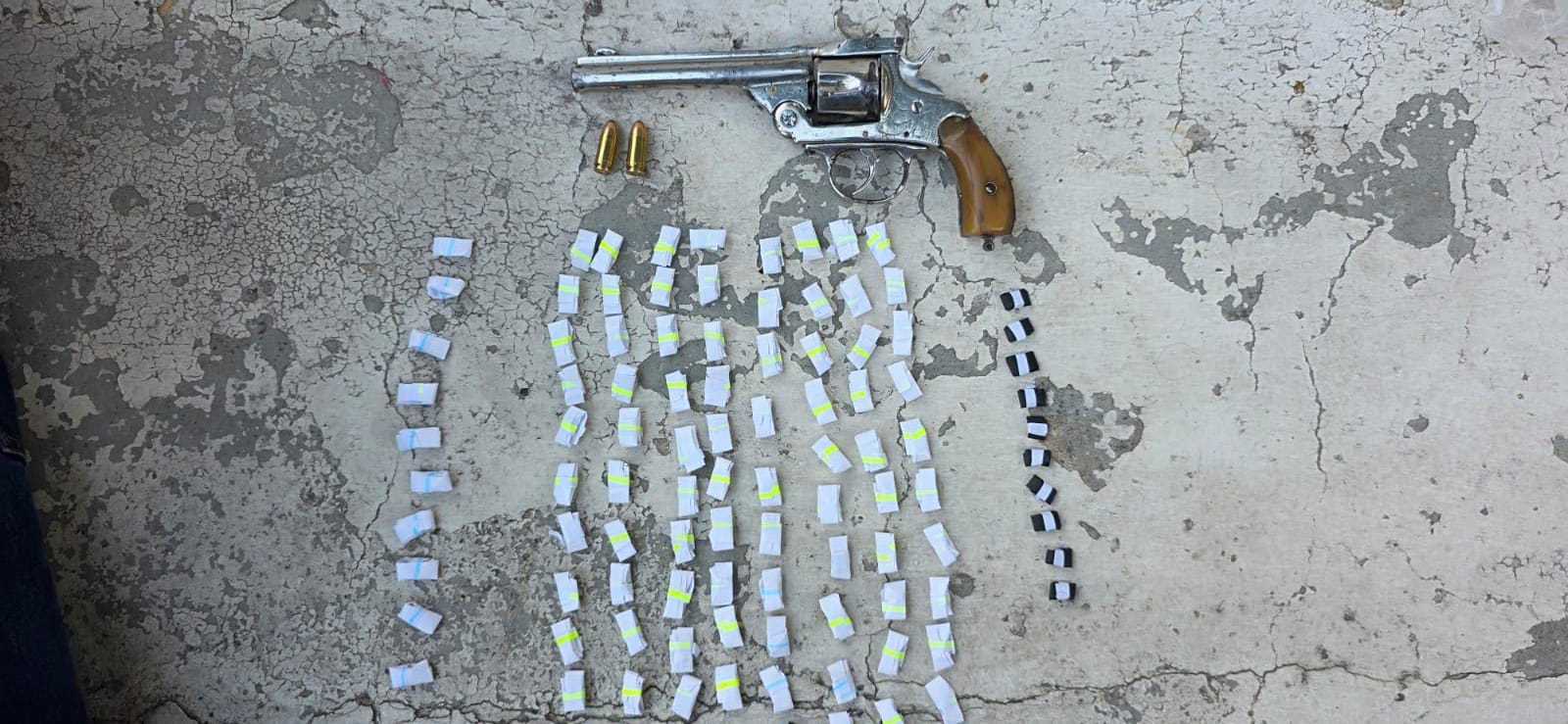 Policías de Neza detienen a cuatro personas presuntamente vinculadas a robos a casas de empeño