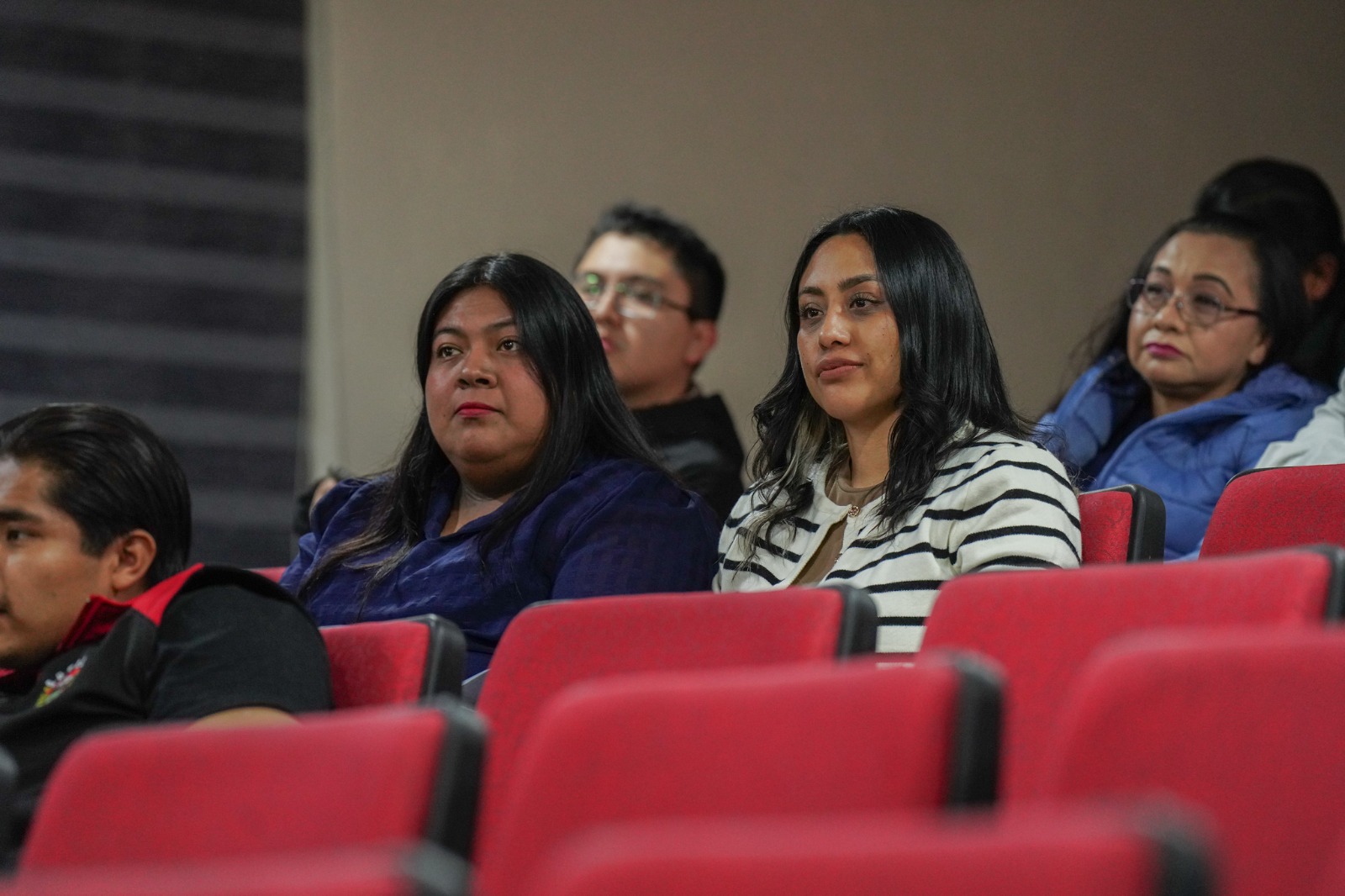 Capacitan a mujeres para visibilizar la violencia contra la mujer