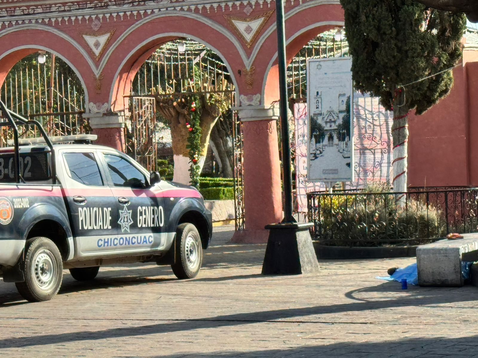 hallan-sin-vida-a-un-hombre-en-la-explanada-de-san-miguel-chiconcuac