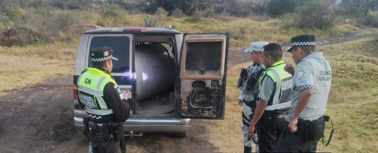 asegura-la-gn-2-camionetas-con-combustible-robado-arresta-a-un-presunto-huachicolero-en-tepetlaoxtoc