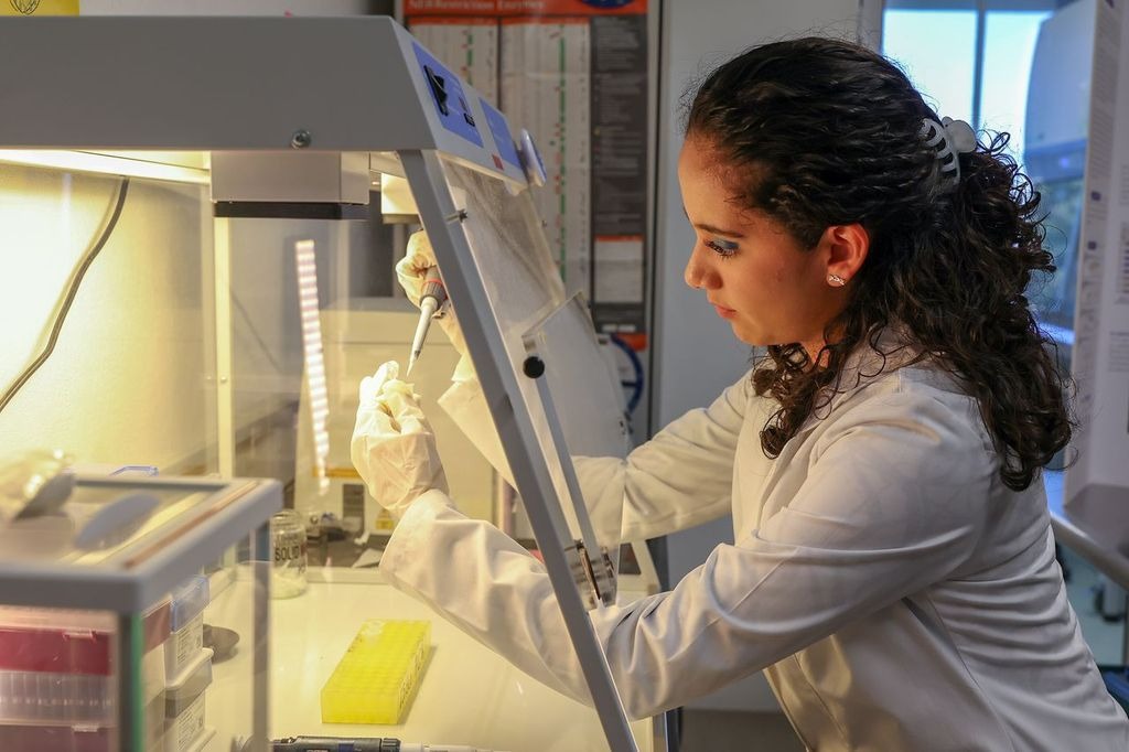 revolucionario-proyecto-de-una-estudiante-de-uaem-sobre-tratamiento-de-lesiones-en-la-medula-espinal-gana-la-feciem