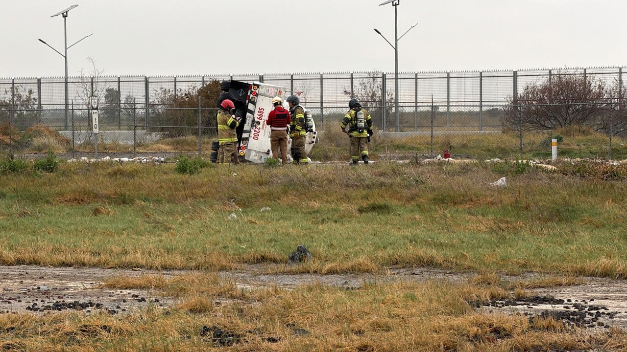 cerrada-la-autopista-penontexcoco-por-volcadura-de-pipa