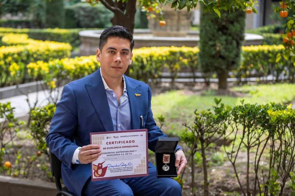 jorge-garcia-el-docente-de-la-uaem-reconocido-con-el-premio-mexiquense-a-la-excelencia-empresarial