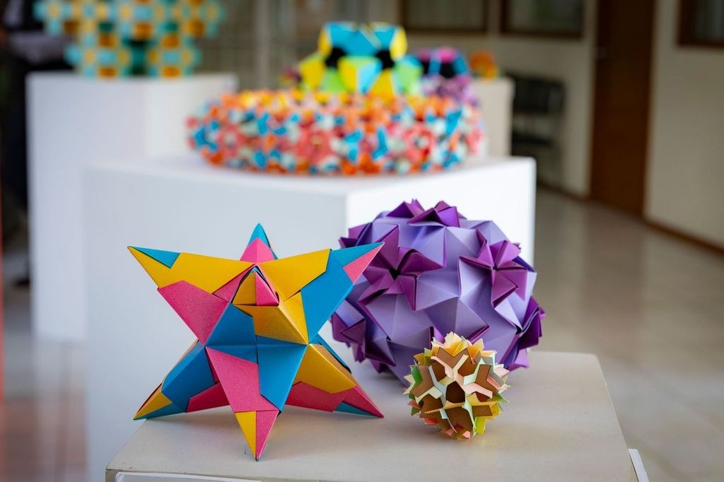 Rocío Rojas  y el arte de  modelar las  matemáticas  con papel  en la UAEM