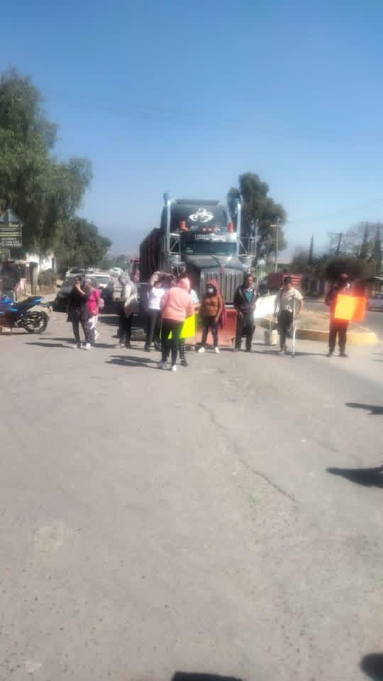 denuncian-pacientes-la-suspension-de-hemodialisis-en-ixtapaluca-y-bloquean-carretera-para-exigir-reanudacion