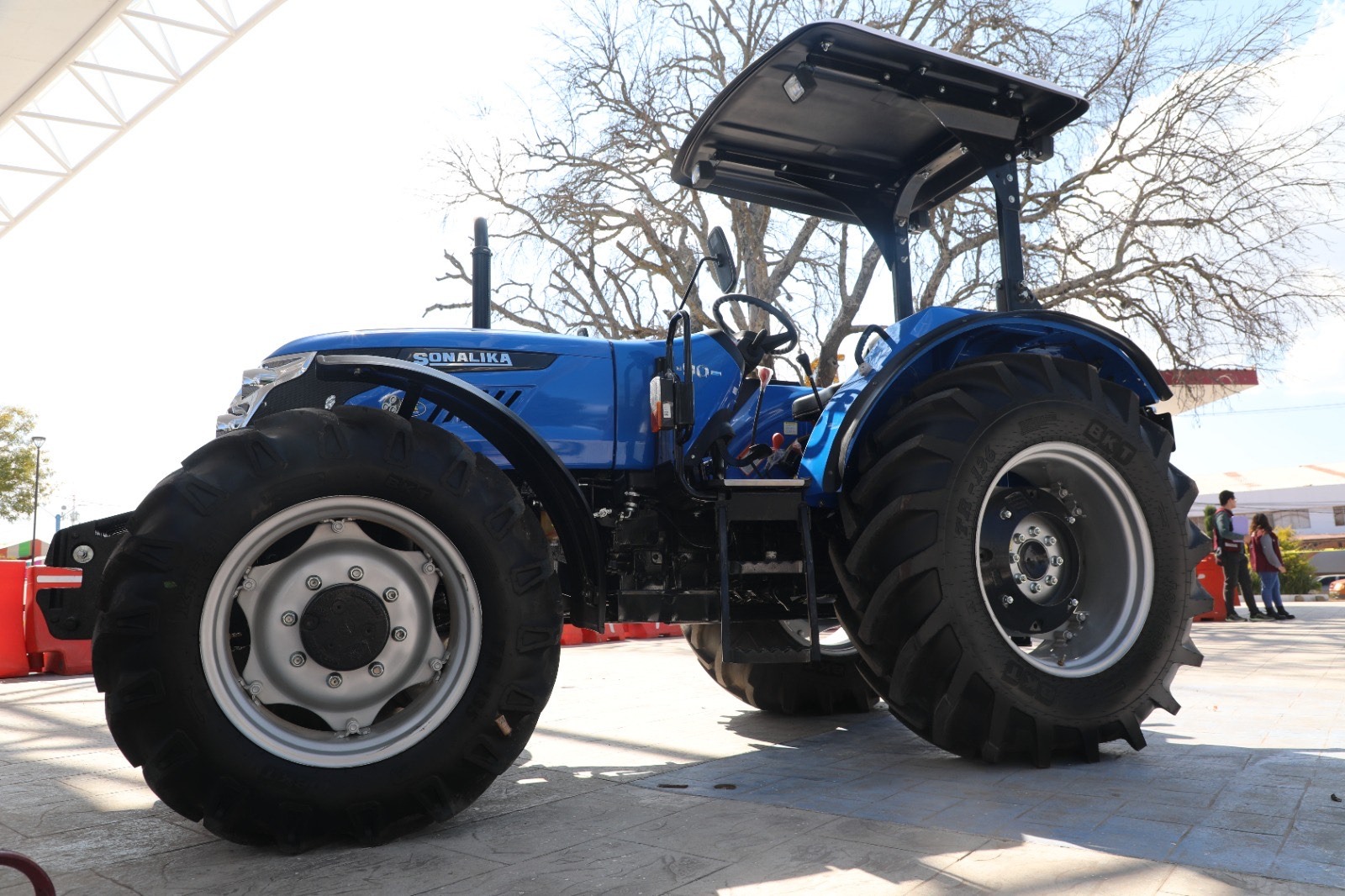 gem-acelera-tecnificacion-agricola-con-la-entrega-de-drones-y-tractores