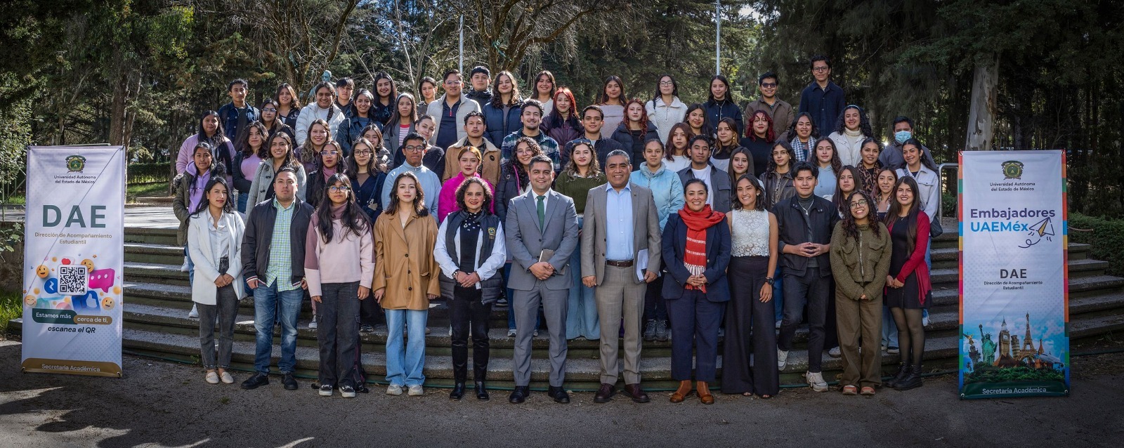 Al extranjero 84 estudiantes de la UAEM investidos como embajadores del conocimiento