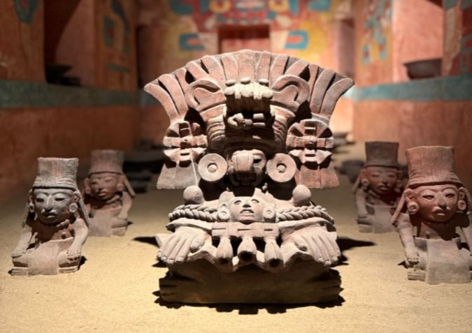 Rosca de Reyes, telegramas y quiromancia inauguran la agenda 2026 de los paseos culturales del INAH