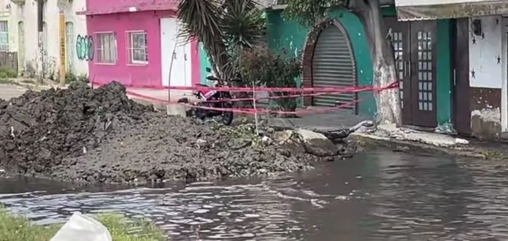 En acción  inmediata,  detienen  mega fuga  de agua en  Ecatepec  y reparan  la tubería