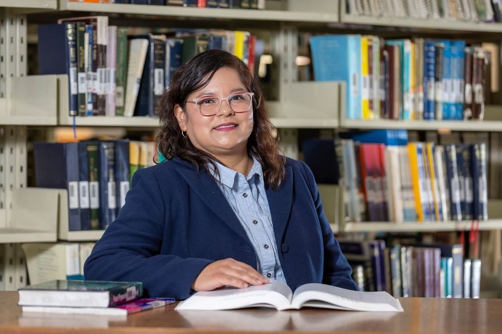 Con premio,  reconoce  el GEM la  destacada  trayectoria  en química  de Andrea,  académica  de la UAEM