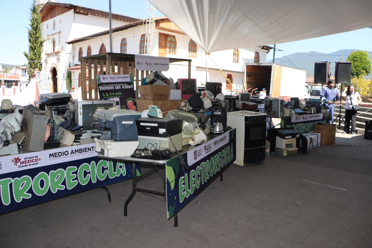 Recolectan  3.5 toneladas  de residuos  electrónicos  para reciclaje  en Amanalco