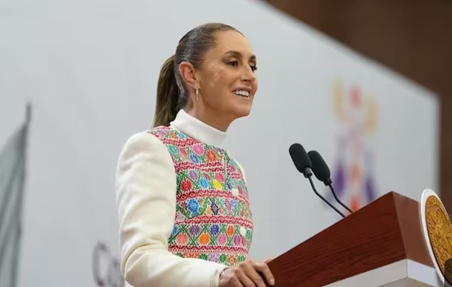 Sheinbaum  rechaza la  violencia de  ICE contra  paisanos: si   EU es lo que  es, se debe   a mexicanos