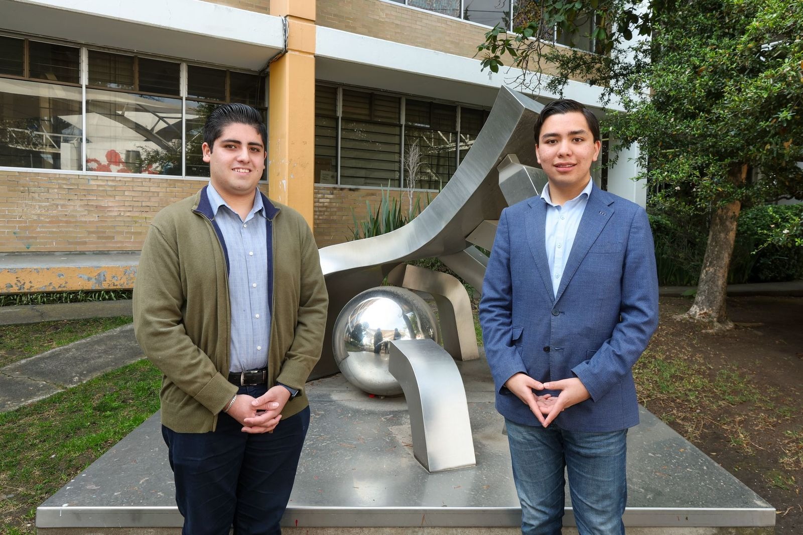 Gabriel y Ángel, los estudiantes de la UAEM ganadores del Premio Municipal de la Juventud por fomentar la cultura política